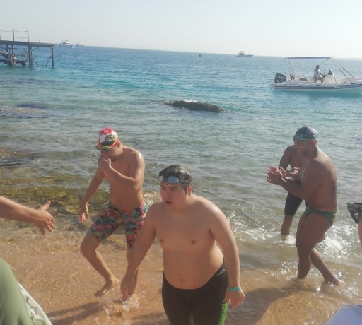 القصيبي يجتاز اختبارات سباحة المياه المفتوحة ويضع قدمه بين سباحي المانش 