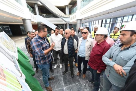 وزير الإسكان يتجول بمنطقة الأبراج الشاطئية وكمبوند ”مزارين” بمدينة العلمين الجديدة لمتابعة الأعمال