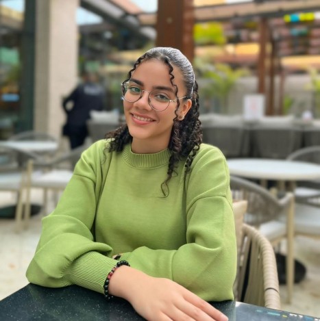 الصحفي يحيى الشربيني يهنئ الابنة الغالية رانا عادل بعيد ميلادها