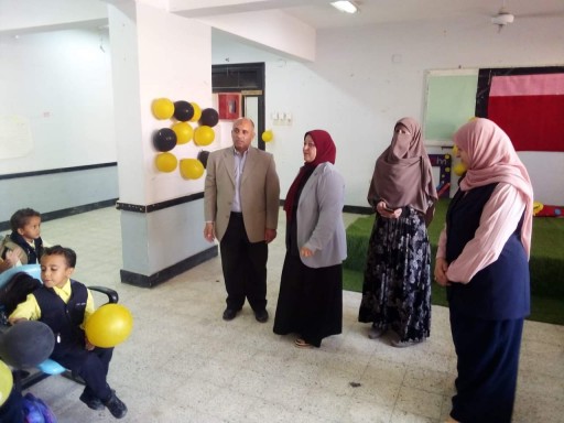 وكيل الوزارة يتابع الدراسة بعدد من مدارس مرسى مطروح. ويستبعد مدير مجمع العوام ١ لعدم جاهزية المدرسة للعام الدراسى