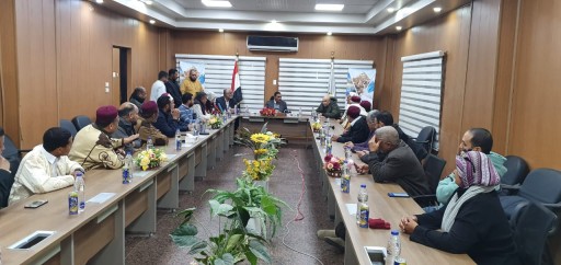 محافظ مطروح يلتقي مشايخ واحة سيوة لبحث مطالب الجماهير