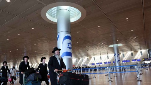 هروب جماعي من إسرائيل مع اشتداد المواجهة مع إيران: آلاف يفرّون تحت وقع القصف وذعر الحرب