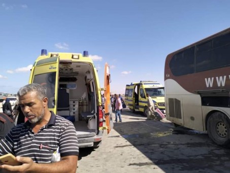 مصرع واصابة ٤٦ في حادث انقلاب اتوليس سياحي شرق مطروح