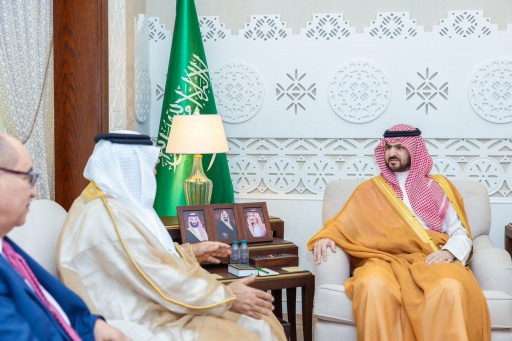نائب أمير الشرقية يستقبل رئيس مجلس أمناء الجامعة الاهلية بمملكة البحرين