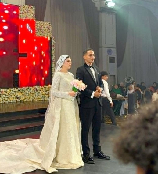 وسام الجمال يهنيء ”أنورين ومحمد” بالزفاف السعيد