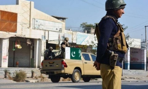 مقتل 15 شخصاً بينهم 12 جندياً في هجوم انتحاري بشمال غرب باكستان