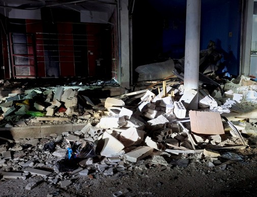 الرعب يعود إلى شوارع درعا الغربية.. عبوة ناسفة تستهدف محلاً للجوالات في اليادودة