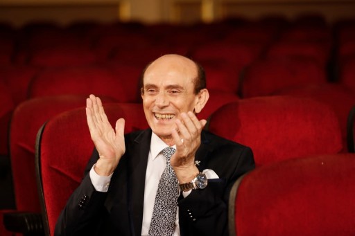 نقيب الممثلين المصريين ينفي شائعة وفاة الفنان محمد صبحي ويكشف تطورات حالته الصحية