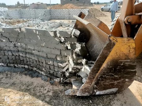 إزالة التعدى على الأرض الزراعية بقرية ابوزهرة حفاظاً على الرقعة الزراعية 