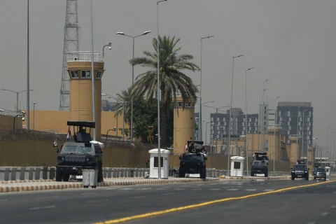السفارة الأمريكية تعلن تفجيرًا مُسيطرًا عليه داخل منشأة دبلوماسية في بغداد