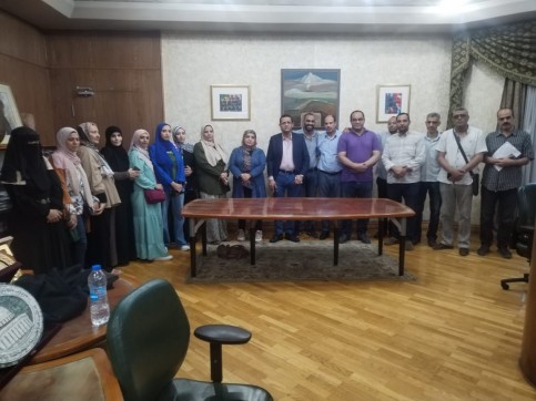 «البلشي» يلتقي صحفيي جريدة «العمال».. ويستلم مذكرة ضد تعسف مجلس التحرير