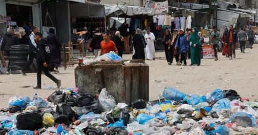 كارثة بيئية في غزة: ”إبادة صامتة” تقودها الأوبئة والقوارض وسط تلال النفايات