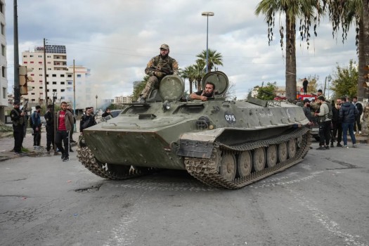 وزارة الدفاع السورية تنشر قوات مدعومة بمدرعات في اللاذقية وطرطوس عقب هجمات مسلحة