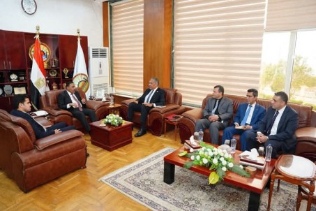 محافظ مطروح يؤكد لروساء المدن الجدد علي  أهمية العمل الميدانى  و التفاعل مع المواطنين 