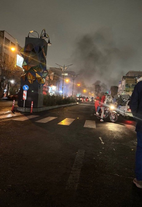 احتجاجات جديدة في بازار طهران والجامعات… تصعيد ميداني وقيود مشددة على الإنترنت في أسبوعها الثاني