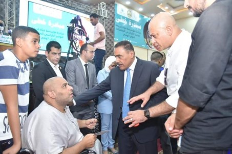 70 كرسى متحرك و3 الاف كوبون مواد غذائية اهداء من مؤسسة حياة كريمه لاهالى مطروح