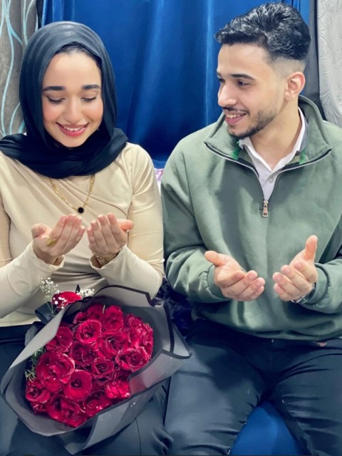 الكاتب الصحفي يحيى الشربيني يهنىء الأنسة روان صفوت بمناسبة خطوبتها