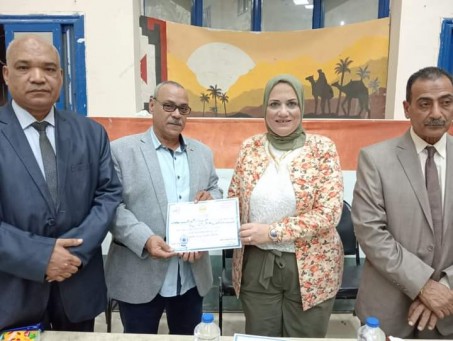 تعليم مطروح يكرم موجه عام التربية الرياضية ومسئول الكشافة المركزي لبلوغهما سن الكمال