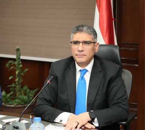 محافظ الجيزة يعلن حزمة قرارات جديدة لضبط الشارع وتطوير الخدمات.. حلول للعريش و«نواتج الهدم» و95٪ إنجازًا في «حياة كريمة»