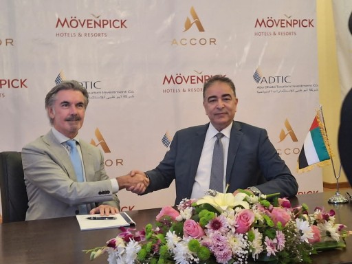 ابو ظبي للاستثمارات السياحية توقع بروتوكول تغيير علامة منتجع ميركيور الغردقة إلى موفنبيك