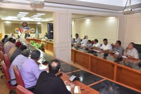 محافظ مطروح يناقش مشروع تحديث المخطط الاستراتيجى لمدينة الحمام