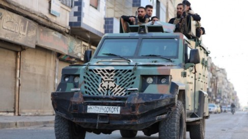 ضربات أمنية موجعة تلاحق خلايا داعش في البادية السورية.. اعتقالات وتنسيق دولي قرب تدمر