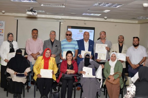 وكيل وزارة تعليم مطروح يُكرم مدارس إدارة الحمام التعليمية الحاصلين على شهادة الجودة الشاملة والاعتماد .