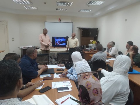 استعداداً للعام الدراسى الجديد وكيل تعليم مطروح يجتمع مع مديري الإدارات والموجهين  و مديري المراحل 