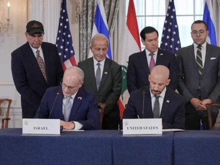 توقيع اتفاق إطار ثلاثي بواشنطن حول لبنان.. ونتنياهو: باقون بالحزام الأمني وحزب الله وإيران خارج اللعبة