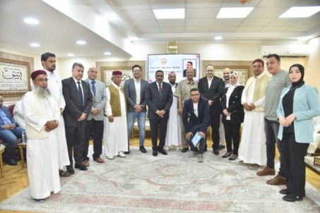 حفيد المجاهد عمر المختار يشارك محافظ مطروح في تكريم المتميزين