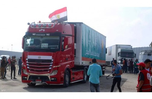 مصر تواصل جهودها الإنسانية لإدخال المساعدات إلى غزة: قافلة جديدة تنطلق من الأراضي المصرية