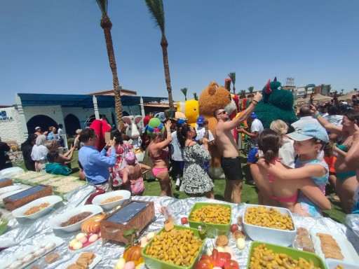 فنادق الغردقة تحتفل بشم النسيم  تقدم الرنجة والفسيخ للنزلاء 