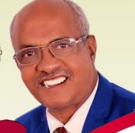 الكاتب الصحفي الكبير محي العبادي يهنئ المهندس أحمد حسن محمد حسن بحصوله على رسالة الدكتوراة