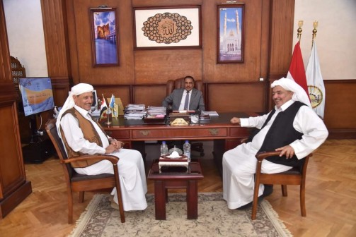 محافظ مطروح يشكر  وفد العمد والمشايخ علي مبادرتهم الإنسانية لأسر  وذوى ضحايا إعصار ليبيا 