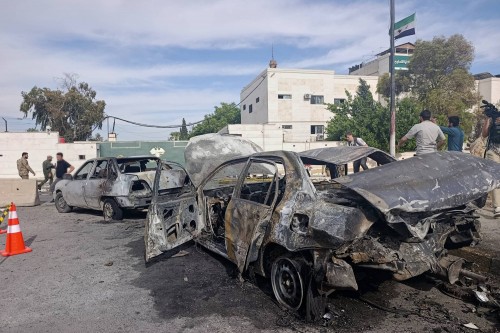 زلزال أمني يهز دمشق.. مقتل جندي وإصابة 23 في تفجير سيارة مفخخة قرب مبنى وزارة الدفاع وتحركات عسكرية عاجلة لمحاصرة الإرهاب