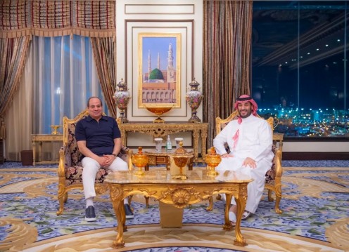 ولي العهد السعودي يعقد لقاء أخوي مع الرئيس السيسي في منى