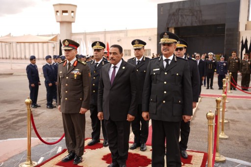 وضع اكليل الزهور على النصب التذكاري للجندى المجهول  بقوات الأمن بمطروح احتفالا بعيد الشرطة