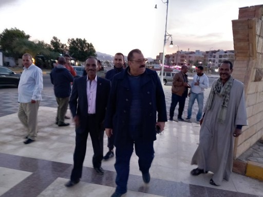 سفاجا... رئيس المدينة يتفقد أعمال الرصف وتطوير المركز السياحي الشمالي 