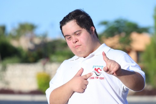 بطل سعودي يسطر إنجازاته في رياضة السباحة بعبور بحر المانش 