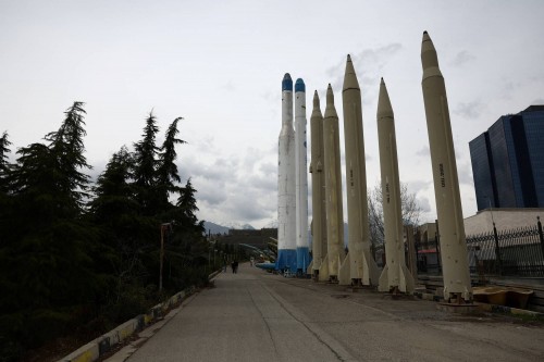 طهران تفاجئ واشنطن وتتجاوز التوقعات.. تقارير استخباراتية تكشف خطة إيران السريعة لإعادة تسليح ”المسيّرات” و”الصواريخ” بدعم روسي صيني