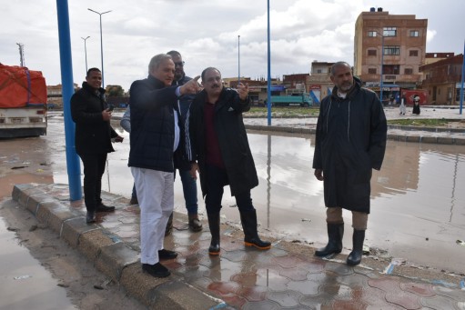 (رئيس مياه مطروح... يتفقد أعمال إزالة تجمعات مياه الأمطار بمدينة مرسي مطروح)