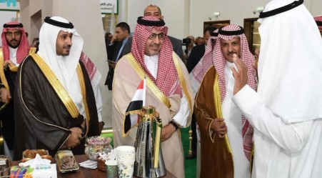 السفير السعودي بالقاهرة يزور معرض مصر الدولي للتمور
