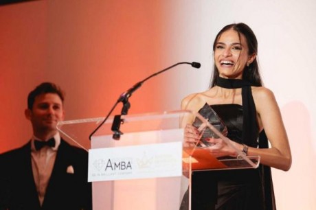 «مي الأمير» تفوز بجائزة «طالب العام» في احتفالية BGA