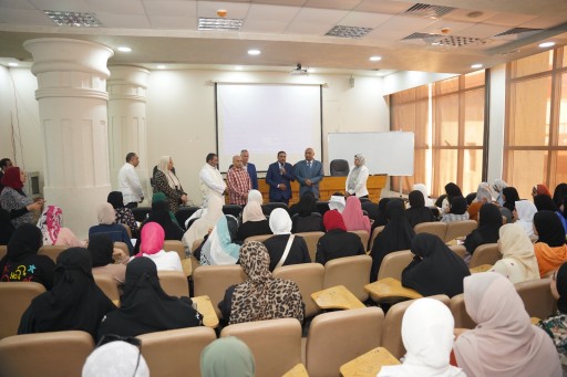 محافظ مطروح يتفقد   فعاليات  القوافل التعليمية  للمراجعات النهائية للشهادتين الاعدادية والثانوية