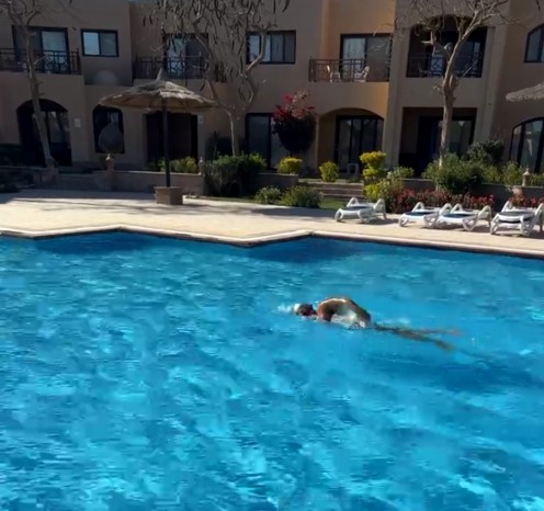 اكاديمية السباحة بالغردقة تواصل تدريبات التأهل لعبور المانش 