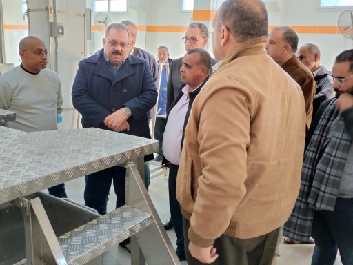 رئيس مدينة سفاجا يشهد تجربة تشغيل للمجزر الآلي تمهيدا لاستلامه وتشغيله