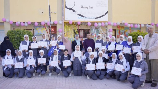 وكيل وزارة  تعليم مطروح يكرم الطالبات المتفوقات بالسيدة عائشة ع ١ بنات بمطروح