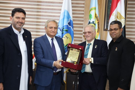 رئيس قائمة تحيا مصر يكرم رئيس شركة مياه مطروح