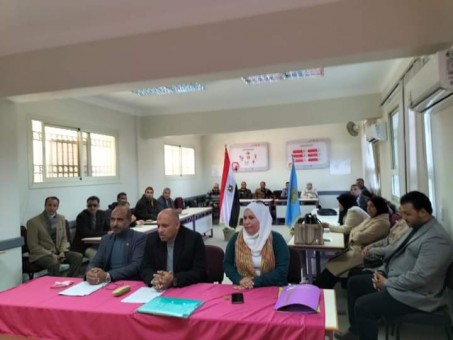 وكيل وزارة تعليم مطروح يجتمع مع رؤساء لجان الشهادة الإعدادية ويشدد على عدم استخدام الأجهزة الإلكترونية داخل اللجان