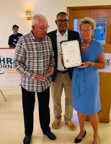 تكريم سائح بلجيكي وزوجته  بمرسى علم لقضاء 600 ليلة في 22 زيارة